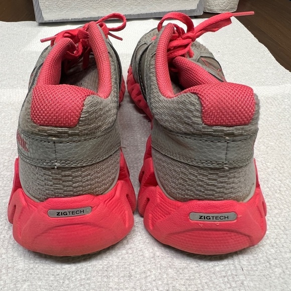 Womens sz US 8 REEBOK Zigtech Shark 3D Fuse Frame Running Shoes - Picture 4 of 11